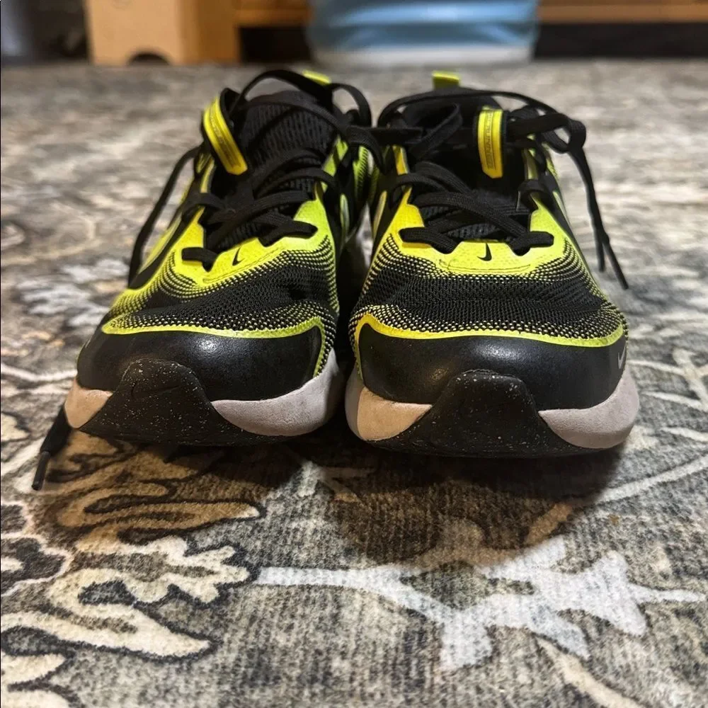 Nike Boys Cosmic Runner Sneaker